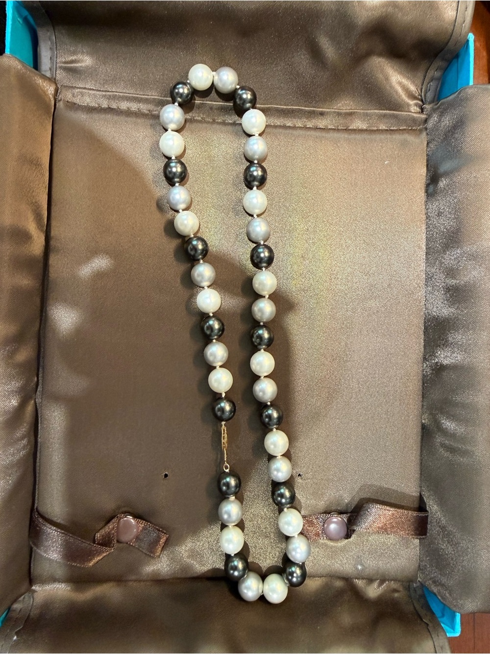 Classic Two-Tone Pearl Necklace – White and Black Pearls